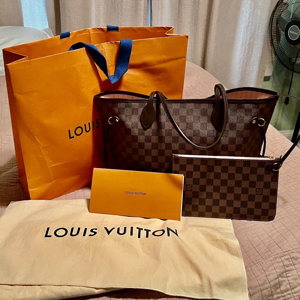 Authentic LV - Neverfull MM New with no tag , dust bag, bag and box included